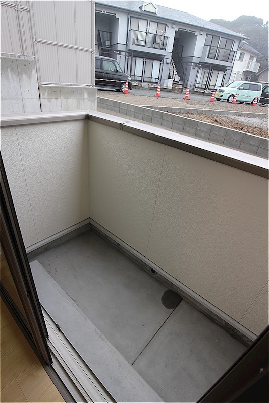 バルコニー　※写真は101号です。
