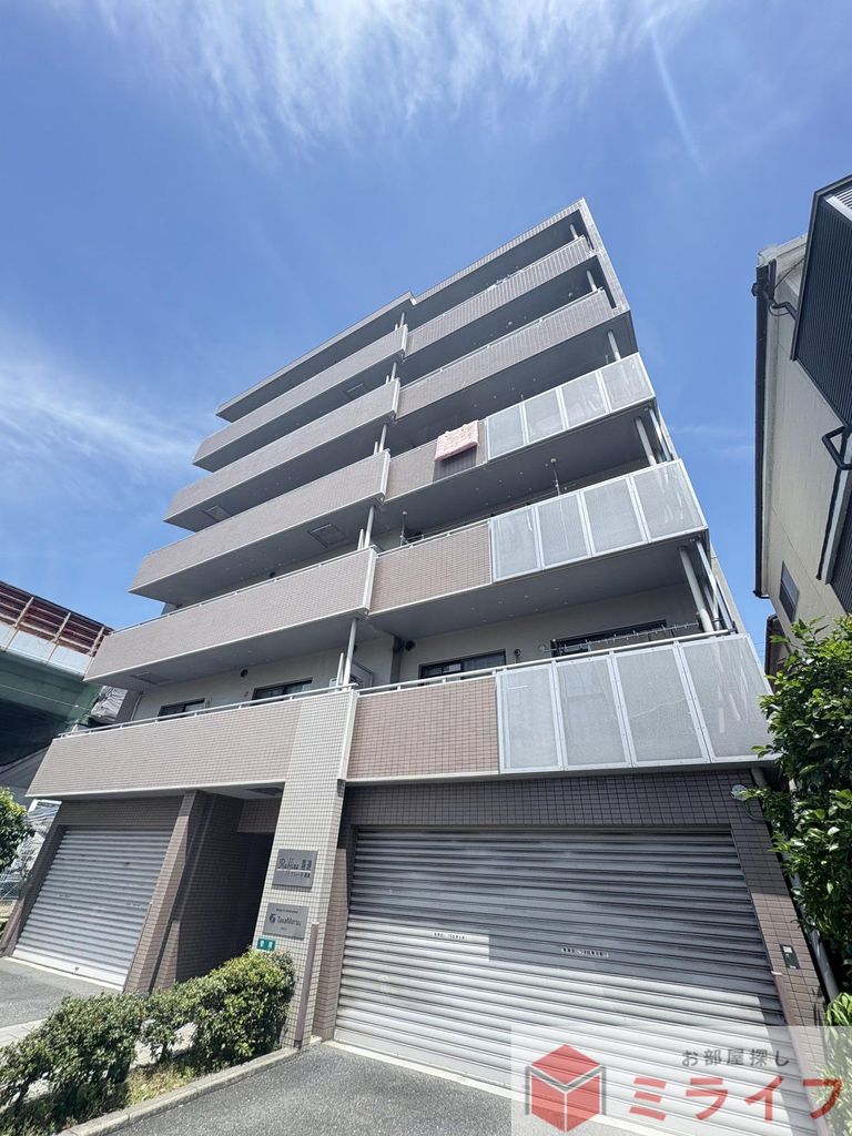 建物外観　RC造ならではのしっかりした造り。南向き2DKで快適生活。