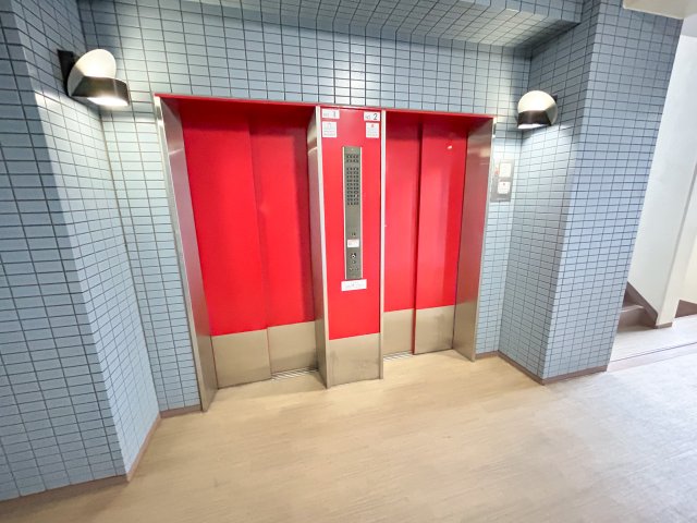 その他共有部分　エレベーターがあると重たい荷物も簡単に部屋まで運べますよ
