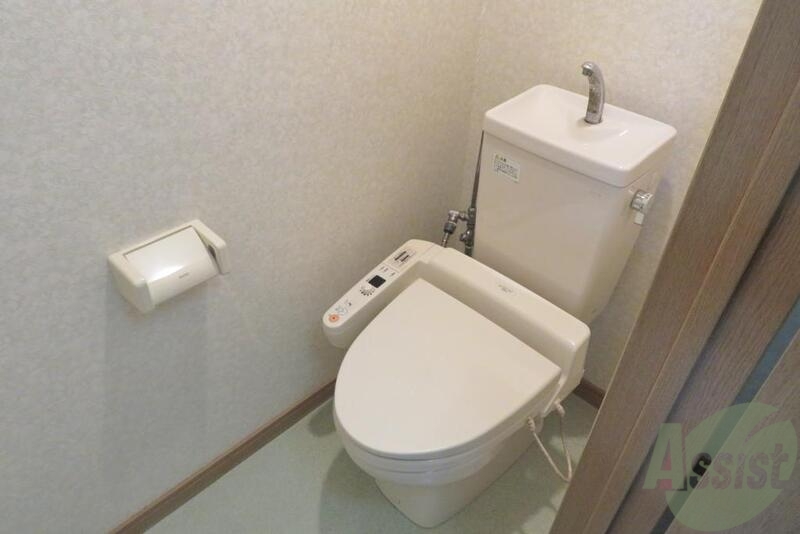 トイレ　トイレにはちゃんとウォシュレットも完備ですね