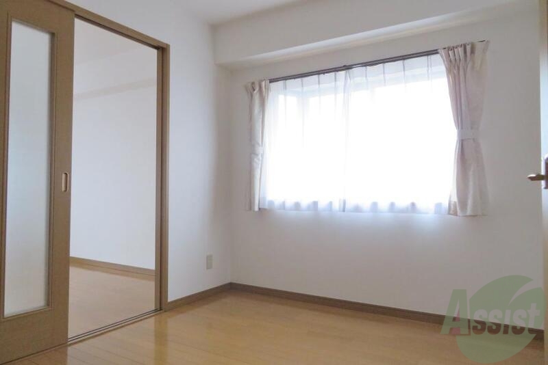 その他部屋・スペース　こちらは４．５帖のお部屋、寝室によさそうです