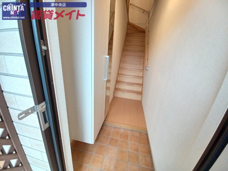 玄関　同型タイプのものです