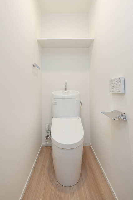 トイレ　※写真は同タイプ住戸です。