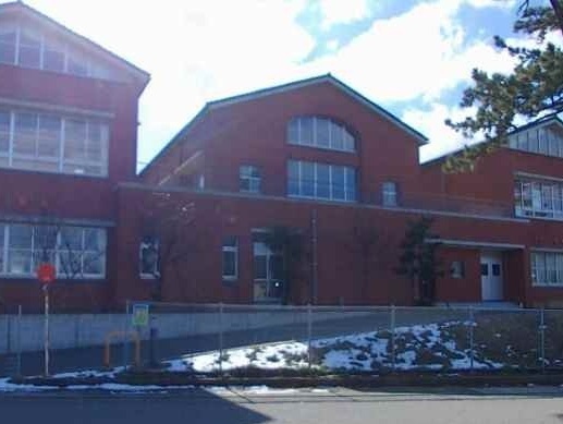 小学校　美川小学校（小学校）まで900m