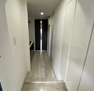 玄関　※別部屋の参考写真です。