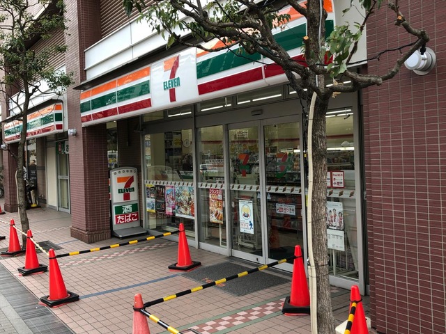 コンビニ　セブンイレブン川口駅東口店（コンビニ）まで445m