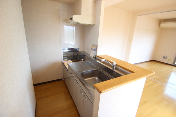 キッチン　写真は別の部屋のものです。配置等、異なる場合があります。