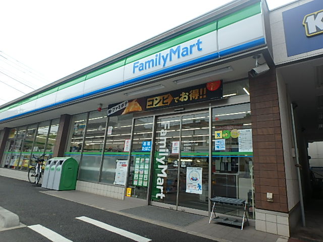 コンビニ　ファミリーマート 板橋前野町三丁目店（コンビニ）まで384m