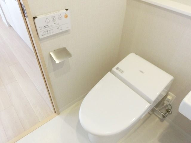 トイレ　★綺麗で嬉しいウォシュレット付★
