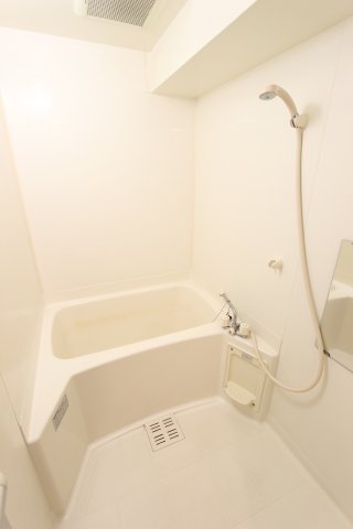 バス・シャワールーム　※別部屋のお写真で、現況優先と致します。