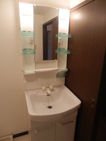 洗面設備　※別部屋のお写真で、現況優先と致します。