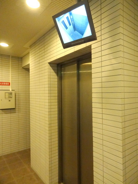 エントランス　★カメラもついたエレベーター★