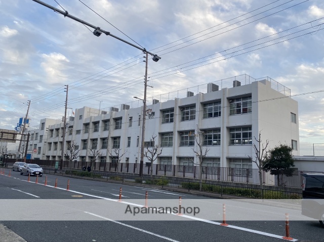 中学校　中野中学校（中学校）まで689m
