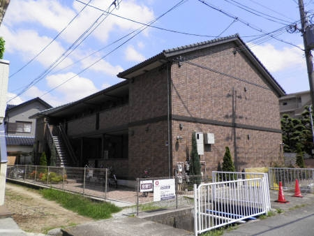 建物外観　モニター付きインターホンで安心♪