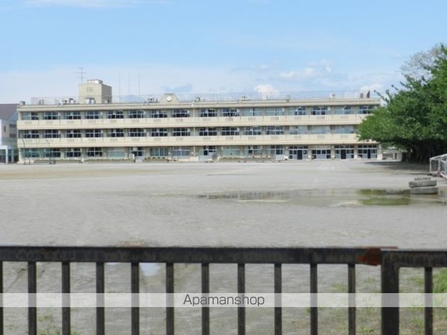 中学校　浦安市立富岡中学校（中学校）まで821m