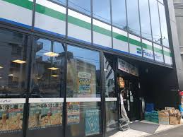 コンビニ　ファミリーマート 北参道駅前店（コンビニ）まで212m