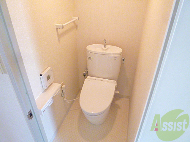 トイレ　トイレは温水洗浄便座付きです。毎日が快適ですね。