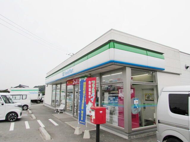 コンビニ　ファミリーマート須恵佐谷店（コンビニ）まで300m