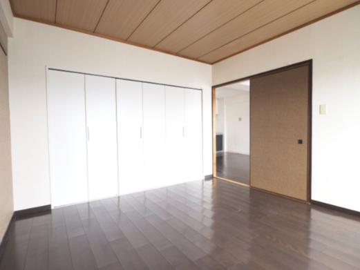 その他　リビング隣の洋室