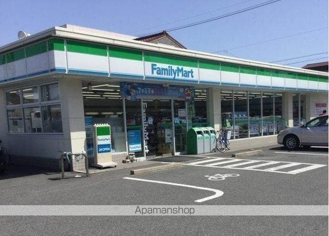 コンビニ　ファミリーマート（コンビニ）まで450m