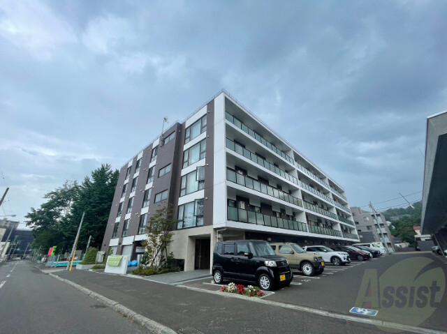 建物外観　札幌市中央区南９条西「ＨＡＲＵ旭ヶ丘」
