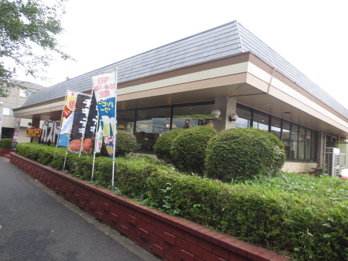 飲食店　ガスト（飲食店）まで664m