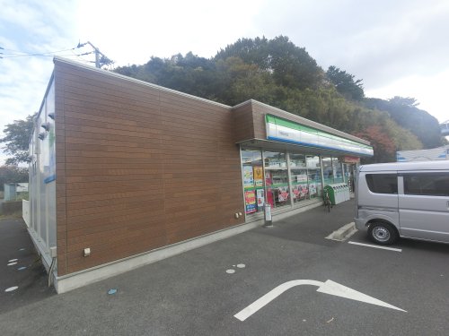 コンビニ　ファミリーマート千葉稲丘町（コンビニ）まで419m