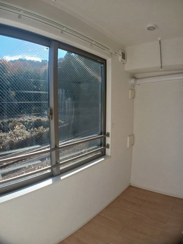 バルコニー　明るい室内です