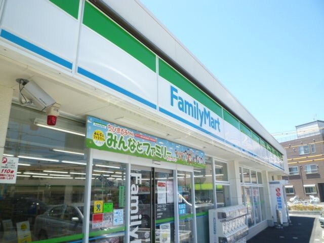 コンビニ　ファミリーマート（コンビニ）まで598m