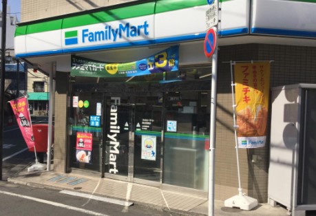 コンビニ　ファミリーマート 四谷若葉店（コンビニ）まで217m