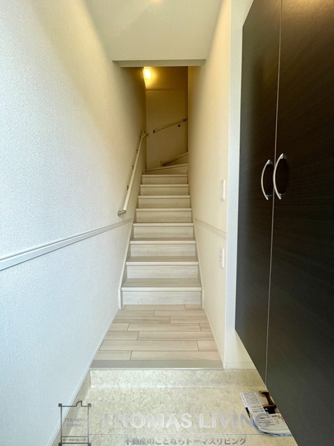 玄関　※建築中の為参考写真