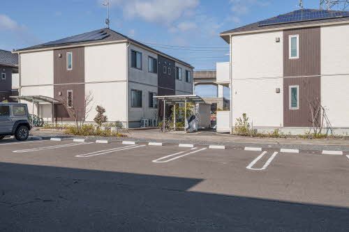 建物外観　駐車場