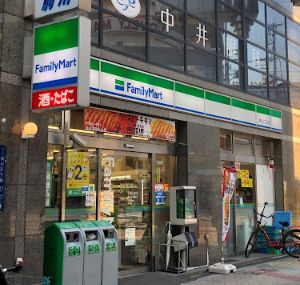 コンビニ　ファミリーマート 駒川三丁目店（コンビニ）まで180m