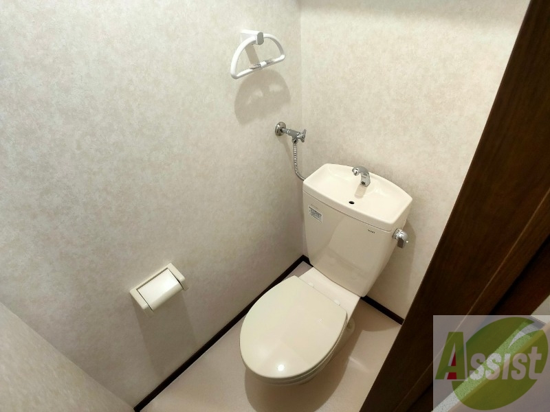 トイレ　こちらはトイレです。清潔感があり、安心して使用できます。