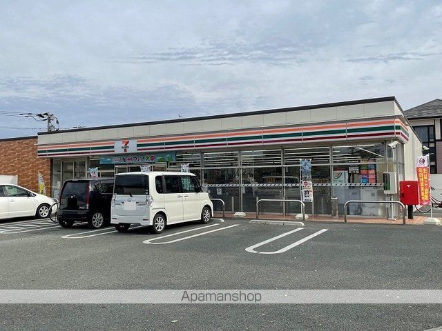 コンビニ　セブンイレブン南高江店（コンビニ）まで700m