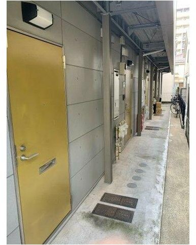 エントランス　重厚感のある建物デザイン♪