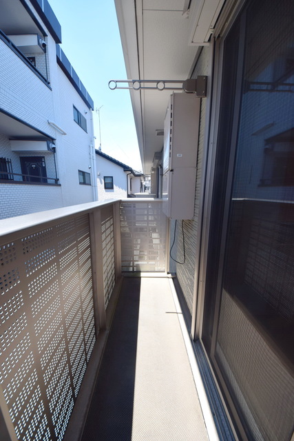 バルコニー　～今日は朝からお洗濯～