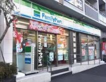 コンビニ　ファミリーマート 市谷柳町店（コンビニ）まで364m