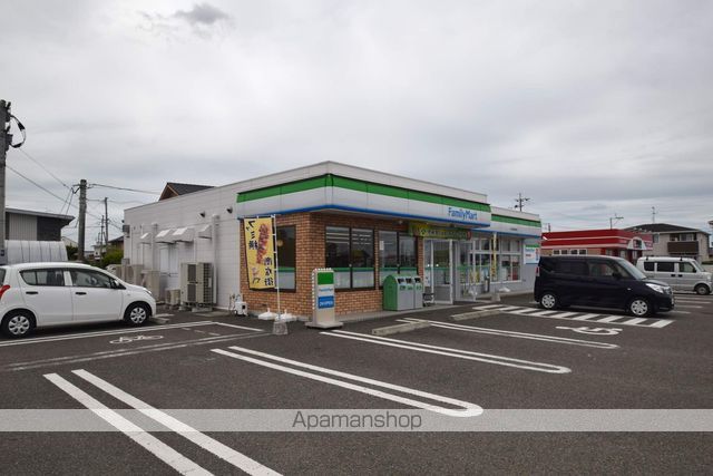 コンビニ　ファミリーマート（コンビニ）まで571m