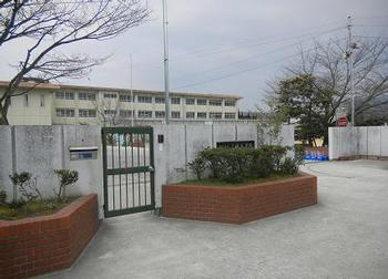 小学校　三碓小学校（小学校）まで1629m