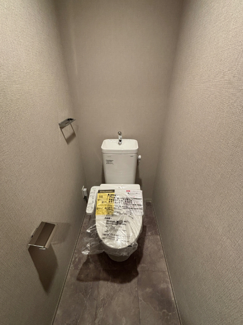 トイレ　※写真は同タイプ・別号室です。