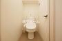 トイレ　落ち着いた色調のトイレです