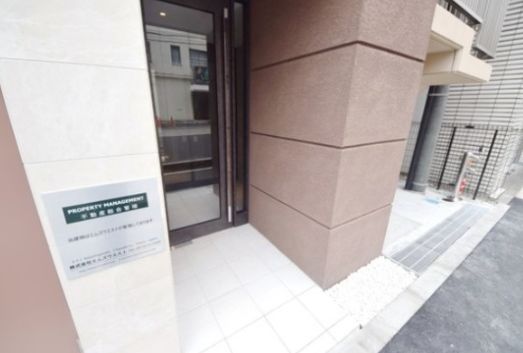 エントランス　落ち着いたエントランスです