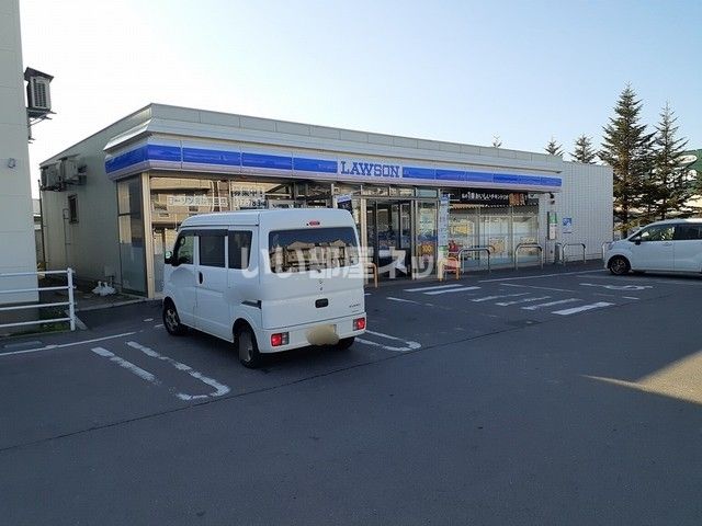 コンビニ　ローソン 青森富田店（コンビニ）まで528m