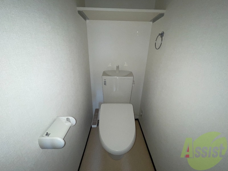 トイレ　トイレには温水洗浄便座があり。衛生面も充実しています。