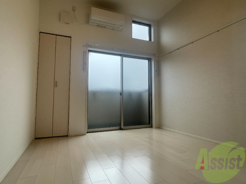 その他部屋・スペース　寝室はリビングと同部屋になっております。