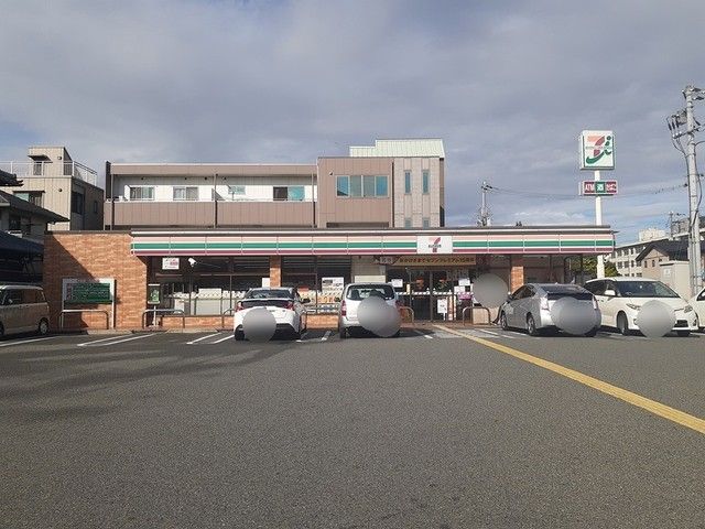 コンビニ　セブンイレブン（コンビニ）まで357m