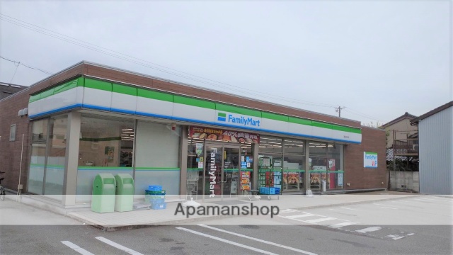コンビニ　ファミリーマート（コンビニ）まで866m