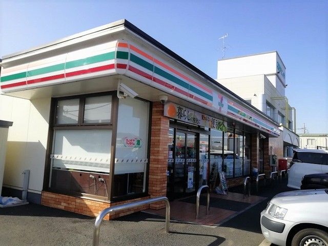 コンビニ　セブンイレブン（コンビニ）まで650m