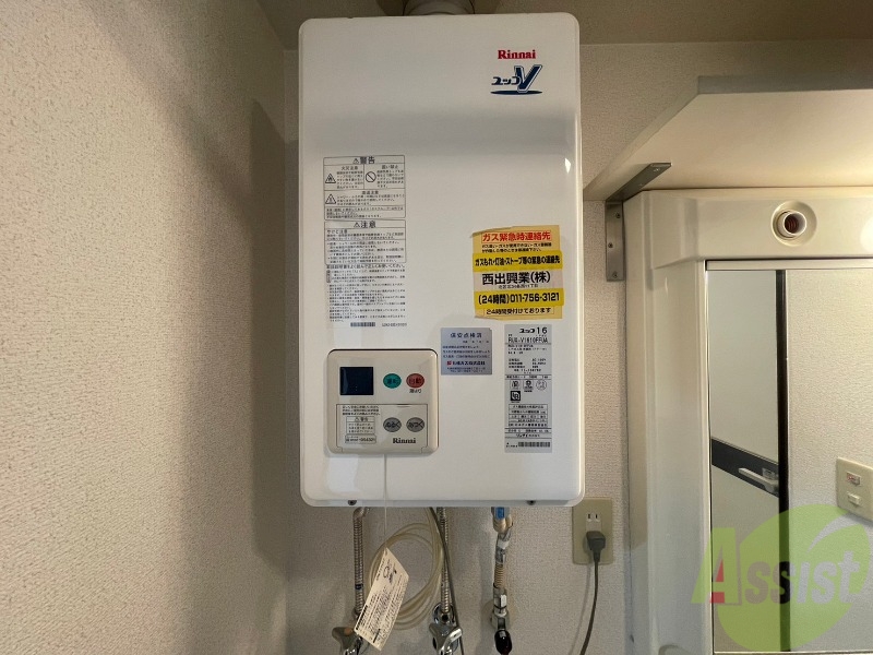 その他設備　給湯器は簡単操作で温度調整ができますよ。